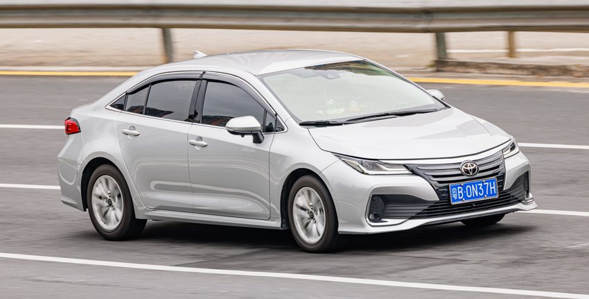 Toyota Premio 2016 — Pearl White