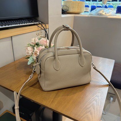 First-layer Cowhide Boston Bowling Bag Exuding A Sense Of Luxury